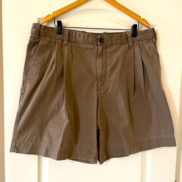 Eddie Bauer Light Brown Khaki Shorts, Front Pleats, Men’s Size 40 - Picture 1 of 12